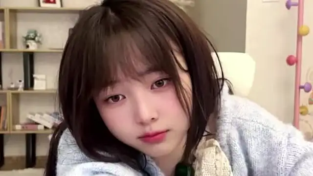 Chenjing0 online show from May 6, 7:45 am