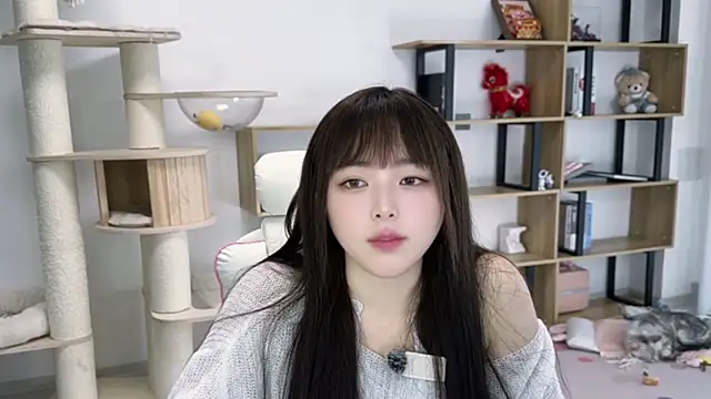 Chenjing0 online show from May 7, 7:45 am