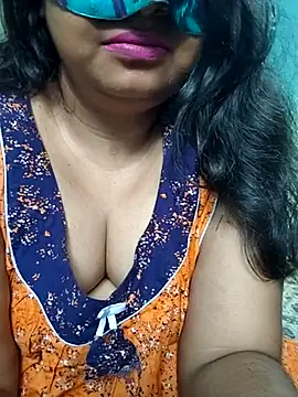  MilkyBar online show from April 21, 11:28 am