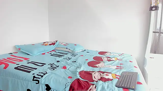 Laurensmith9 online show from February 12, 2:08 pm