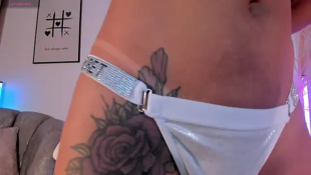 NiiaEvanss online show from November 4, 1:49 pm