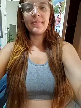 Snapshot of AliceRuivinha2 chatting on October 25, 11:40 am AliceRuivinha2 online show from October 25, 11:40 am