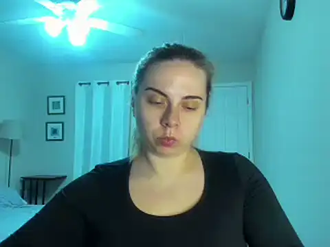 Snapshot of HappyIva chatting on September 26, 5:49 am HappyIva online show from September 26, 5:49 am