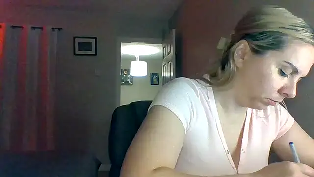Snapshot of HappyIva chatting on September 30, 6:30 am HappyIva online show from September 30, 6:30 am