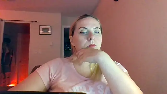Snapshot of HappyIva chatting on September 19, 6:45 am HappyIva online show from September 19, 6:45 am