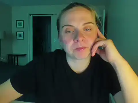 Snapshot of HappyIva chatting on September 24, 4:06 pm HappyIva online show from September 24, 4:06 pm