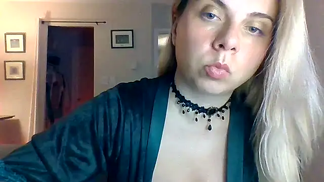 Snapshot of HappyIva chatting on September 16, 4:20 am HappyIva online show from September 16, 4:20 am