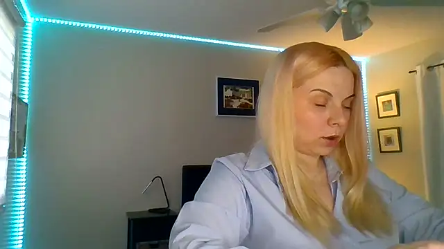 HappyIva online show from December 17, 5:39 pm