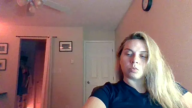 Snapshot of HappyIva chatting on September 22, 6:45 am HappyIva online show from September 22, 6:45 am
