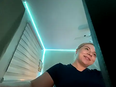 HappyIva online show from November 27, 8:39 am