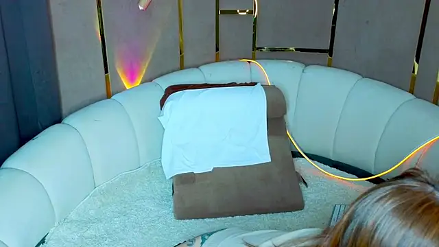 emilytrays online show from May 27, 1:57 am