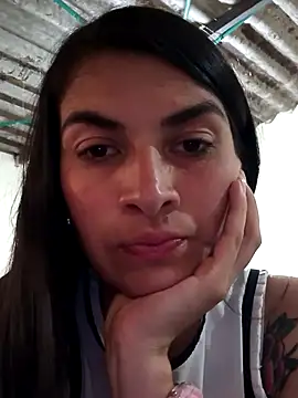 blue and whithe online show from April 7, 7:38 pm