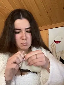 mewKate online show from April 7, 12:40 pm