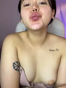 Camila pinkk online show from May 23, 3:32 pm