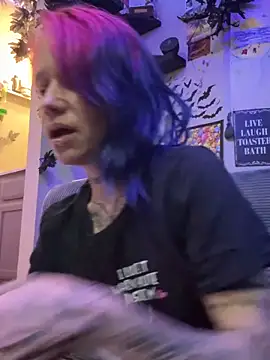 trashbrat online show from May 24, 5:17 am