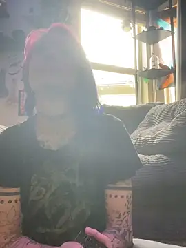 trashbrat online show from May 15, 10:01 pm