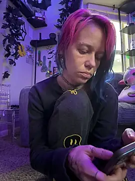 trashbrat online show from May 1, 11:30 pm