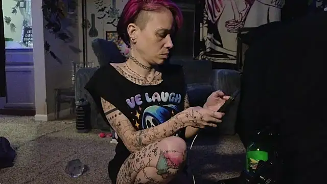 trashbrat online show from March 28, 9:09 am