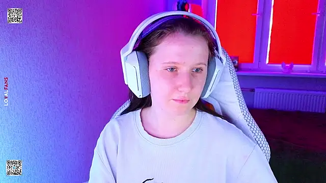 mon lola online show from April 6, 11:11 am