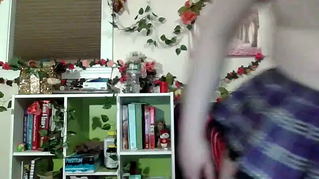 AverageRose online show from May 20, 1:57 am