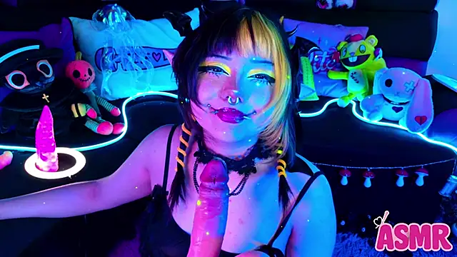 LaytonBox online show from October 23, 3:29 pm