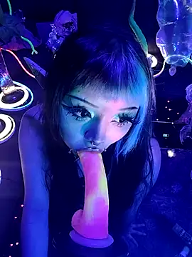 LaytonBox online show from February 17, 6:40 pm