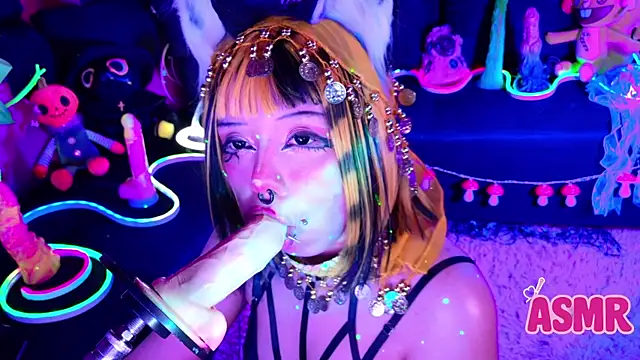 LaytonBox online show from November 9, 4:58 pm