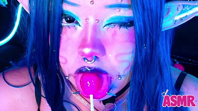 LaytonBox online show from October 14, 2:52 pm