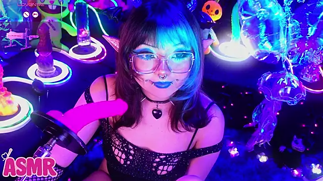 LaytonBox online show from February 11, 3:02 pm