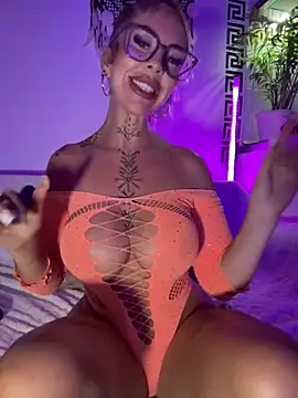 CheekyChels online show from May 17, 8:30 pm