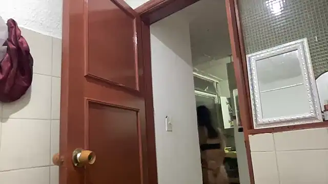 LunaBeya online show from October 26, 2:34 pm