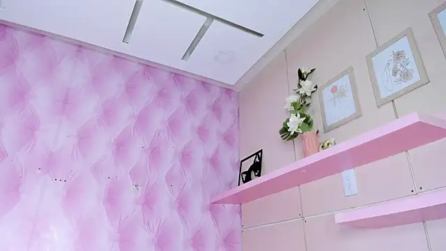 TaniaBellini online show from March 31, 4:29 pm