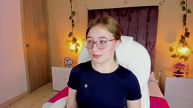 Snapshot of Dahlia_Rousse chatting on September 19, 10:20 pm Dahlia Rousse online show from September 19, 10:20 pm