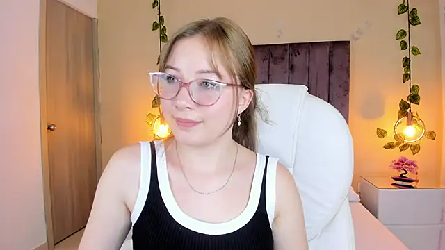 Snapshot of Dahlia_Rousse chatting on September 27, 8:38 pm Dahlia Rousse online show from September 27, 8:38 pm