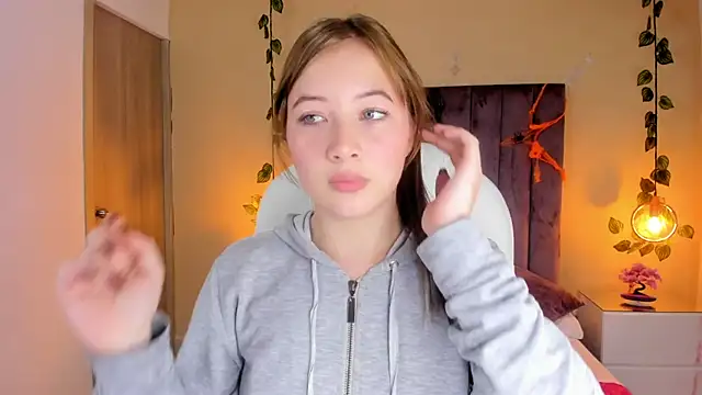 Dahlia Rousse online show from October 10, 9:41 pm