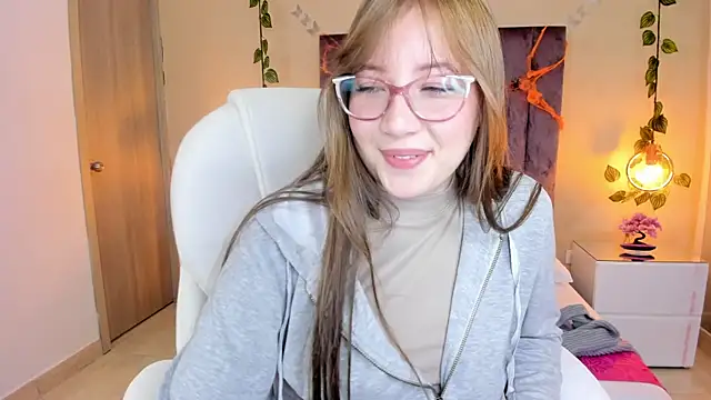 Snapshot of Dahlia_Rousse chatting on October 8, 9:19 pm Dahlia Rousse online show from October 8, 9:19 pm