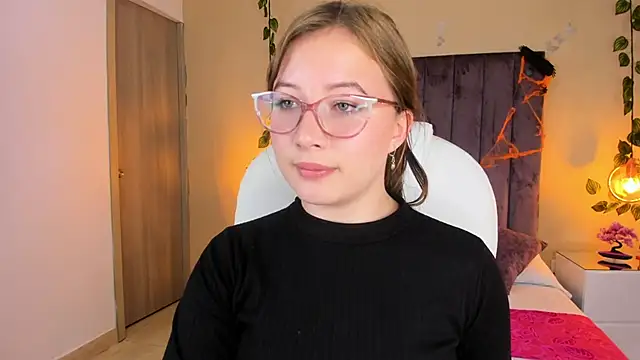 Snapshot of Dahlia_Rousse chatting on October 3, 11:21 pm Dahlia Rousse online show from October 3, 11:21 pm