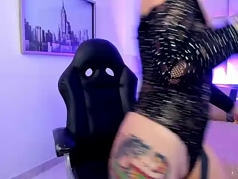 MeganPresleyy online show from May 4, 3:05 pm