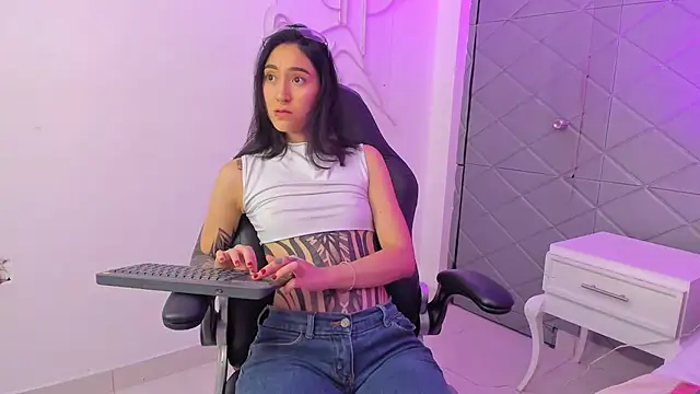 MeganPresleyy online show from May 18, 6:08 am