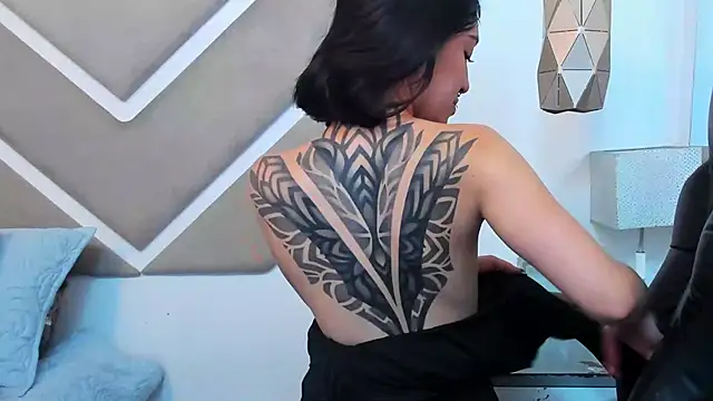 MeganPresleyy online show from December 22, 1:36 pm