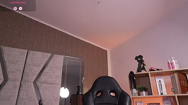 CleeoAdams  online show from February 2, 5:50 am