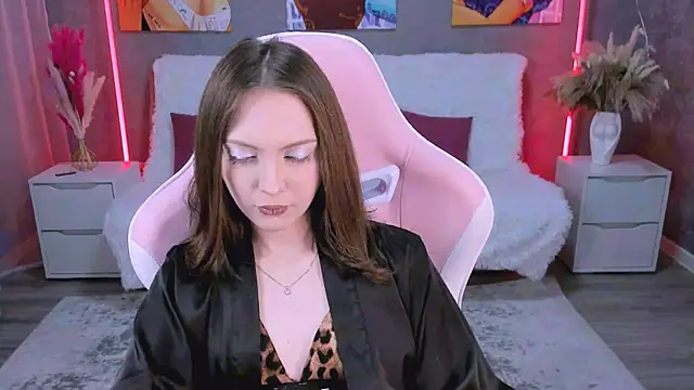 JesssWalker online show from May 7, 8:45 pm