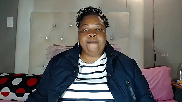 omalicha98 online show from May 5, 6:16 am