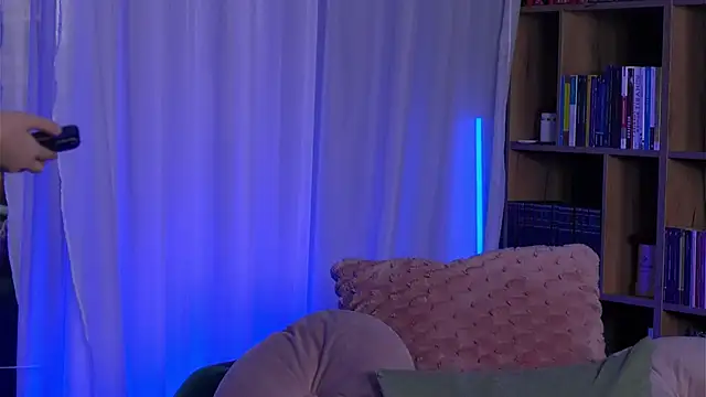 SarahPeach8 online show from March 7, 7:37 am