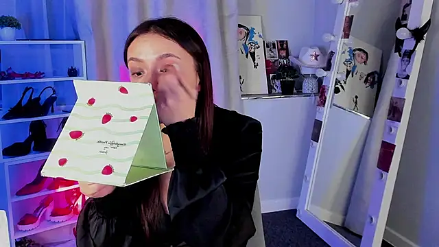 Sahara Shields online show from November 30, 10:52 am