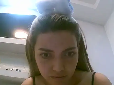 VittoriaTaylor online show from April 3, 1:03 am