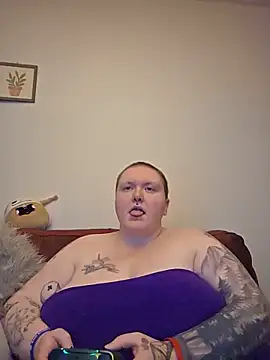 CorgiGodez98 online show from May 16, 3:42 am