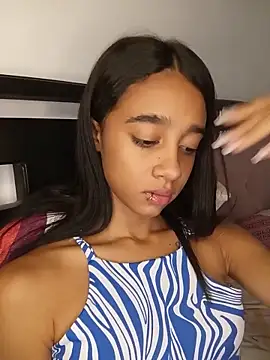 Zoe Sweett18 online show from May 22, 6:50 pm