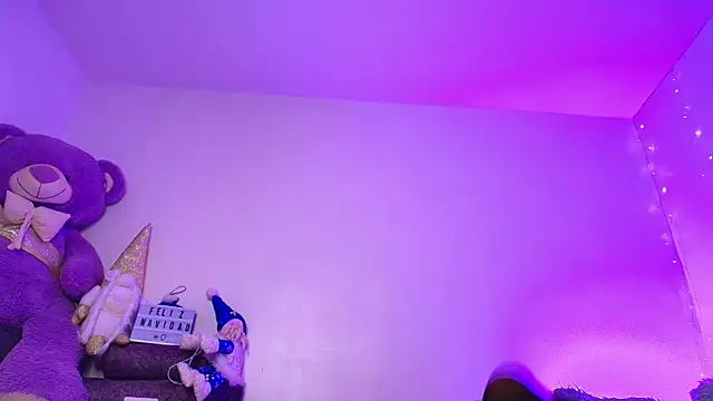 MiaFlamesxxx online show from December 18, 12:26 am