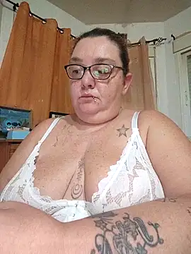 diosacurvy1984 online show from January 7, 8:50 am